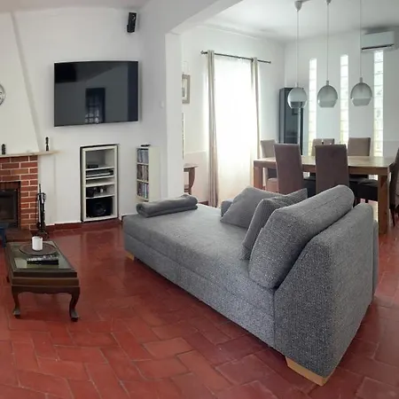 Casa Do Rei Aroeira Holiday home *